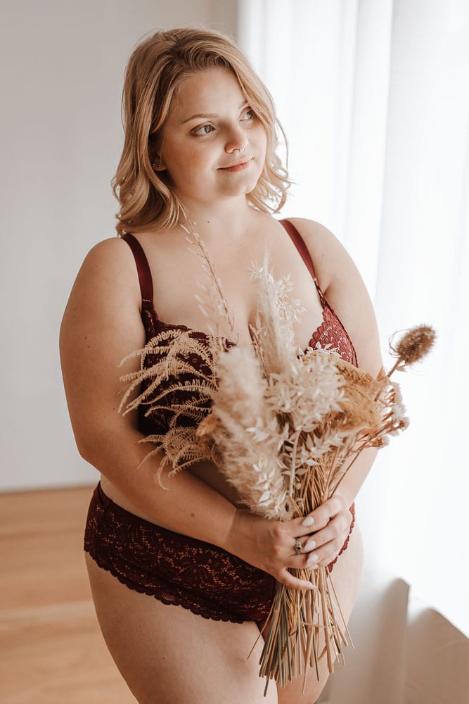 Akt Fotoshooting, Aktbilder, Aktfotograf, Aktfotos, Boho, Boho Boudoir, Boho Fotostudio, Boho Stil, Boudoir, Boudoir Fotografie, Boudoir Fotoshooting, Boudoir Fotostudio, Boudoir Göttingen, Boudoir Kassel, Boudoir Shooting, Dessous, Dessous Fotoshooting, Eschwege, feminine fotografie, Fotograf, Fotograf Kassel, Fotoshooting, Fotoshooting in Unterwäsche, Fotoshooting Kassel, Fotostudio, Fotostudio Kassel, Gegenlicht, Göttingen, Kassel, natürliche Fotos, Outfit, Sensual Portrait, Unterwäschefotos, Vintage, Werra, Werra-Meißner-Kreis, Witzenhausen